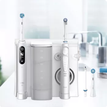 Oral-B iO6 Electric Toothbrush with OxyJet Oral Irrigator Center, White