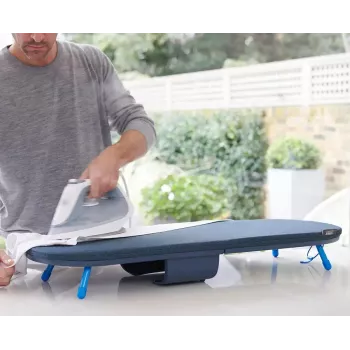 Planche à repasser de table pliante Joseph Joseph Pocket Plus avec housse Advanced, bleu