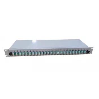 Boîtier de brassage partiellement équipé EFB Elektronik avec 24 coupleurs LC duplex OM3