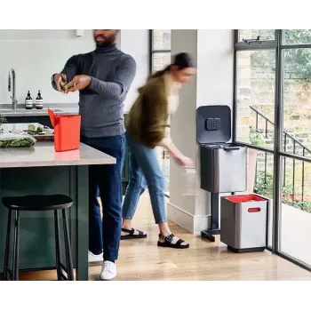 Corbeille à déchets Joseph Joseph Totem 40 L en acier inoxydable