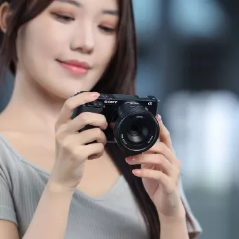 Objectif fixe autofocus Ulanzi 27 mm f/2,8 pour appareils photo Sony E-Mount APS-C (F169)