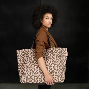Reisenthel Shopper XL Leo Macchiato – grand sac de courses en PET recyclé avec motif léopard, 35 L