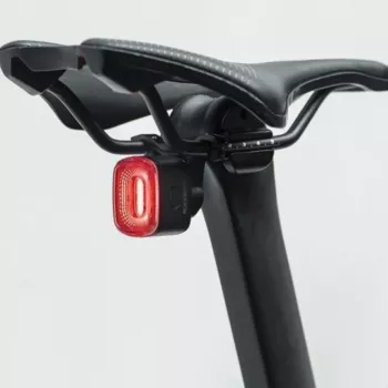 ROCKBROS Q2S Feu arrière de vélo avec détection intelligente de freinage et câble USB-C - noir