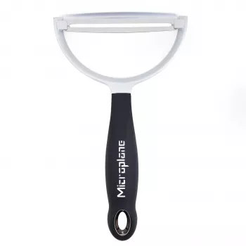 Microplane Peeler XL économe pivotant avec lame en acier inoxydable chirurgical, manche ergonomique Soft-Touch, vide-pomme de terre intégré, noir