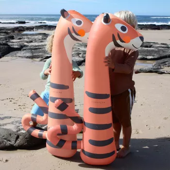 Frites de piscine gonflables Sunnylife – Tino the Tiger (2 pièces)